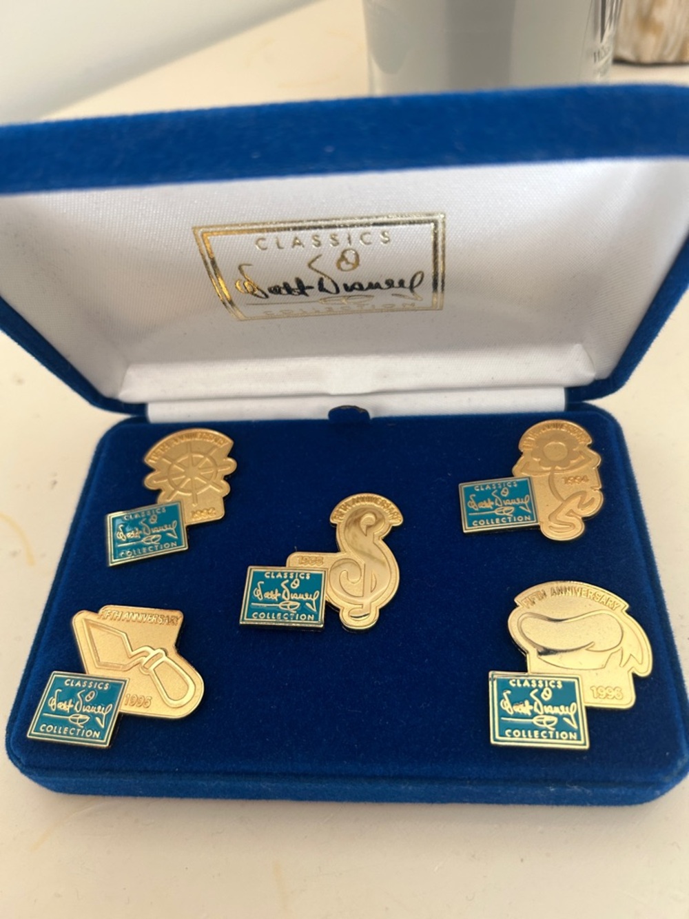 WALT DISNEY Classic  Collector Pin Set - Blue & Gold - Picture 2 of 4